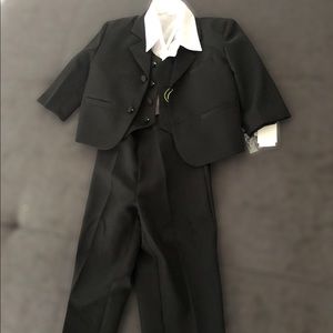 New baby tuxedo size 1
